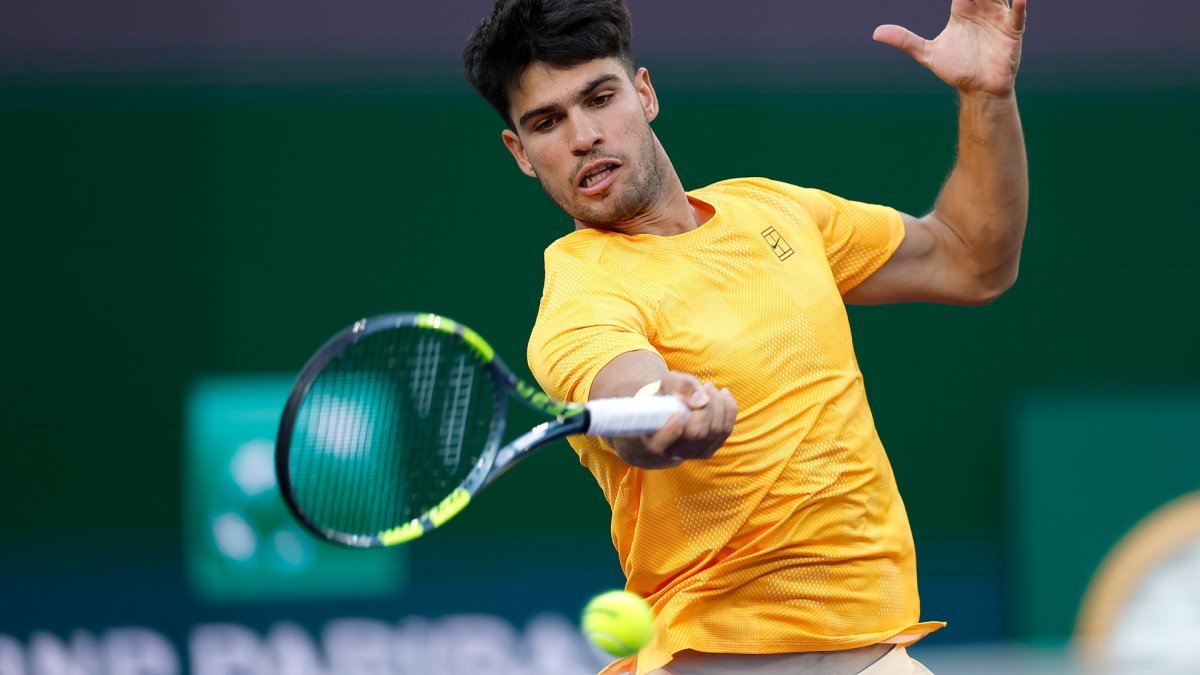 Carlos Alcaraz, „coșmarul” tenismenilor francezi, face spectacol la Indian Wells Carlos Alcaraz continuă să domine circuitul ATP, iar victimele sale recente includ rivali de calibru, mai ales din Franța