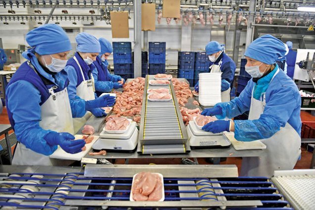 Piața de „ready-meals” din România crește vertiginos, impulsionată de schimbările în stilul de viață Piața de mâncare gata preparată din România, cunoscută sub denumirea de „ready-meals”, a înregistrat o creștere semnificativă în ultima perioadă, alimentată de ritmul accelerat al vieții și de căutarea unor soluții rapide pentru alimentație