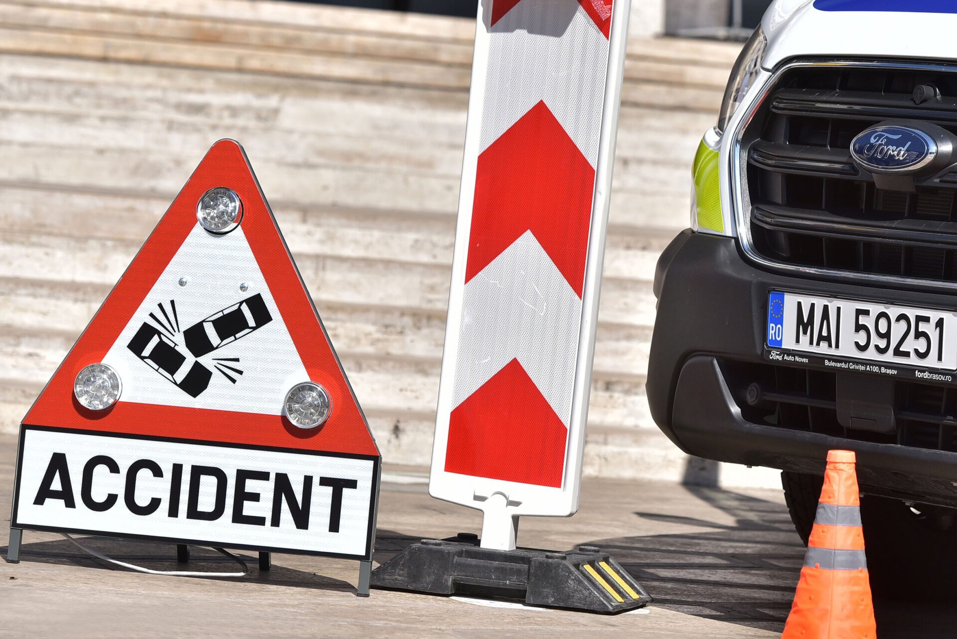 Accident grav pe un drum național din Buzău: Patru persoane primesc îngrijiri medicale Un accident rutier major a avut loc astăzi pe un drum național din județul Buzău, implicând o autocisternă și patru autoturisme