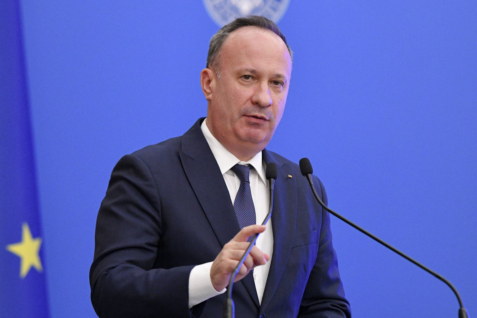 Peste 6.800 de miliarde de dolari „evaporați” de pe piețele internaționale, potrivit fostului ministru de Finanțe Adrian Câciu Piețele financiare globale au trecut printr-o săptămână de turbulențe, cu pierderi estimate la peste 6.800 de miliarde de dolari