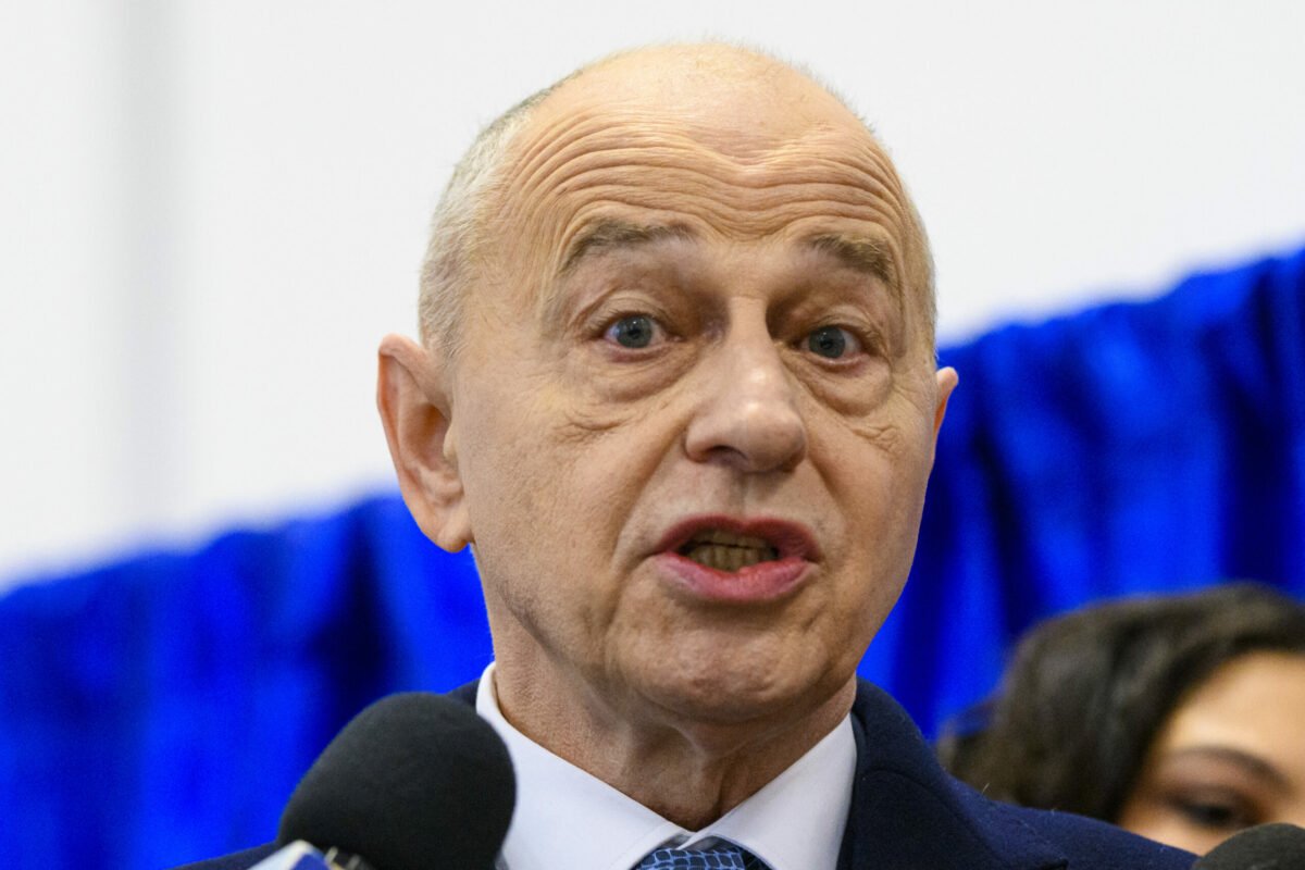 România permite SUA utilizarea bazei Mihail Kogălniceanu pentru operațiuni militare în Iran Consiliul Suprem de Apărare a Țării (CSAT) a aprobat miercuri utilizarea bazei militare Mihail Kogălniceanu de către Statele Unite ale Americii pentru activități legate de operațiunea militară din Iran