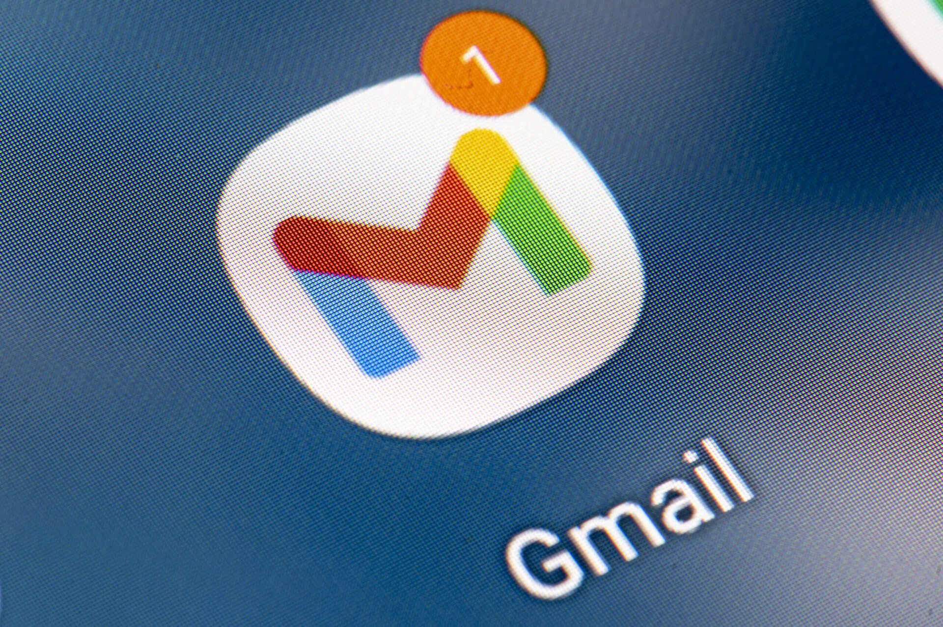 Gmail vine cu o funcție nouă pentru a simplifica dezabonarea de la newslettere Gmail introduce o nouă funcție menită să simplifice procesul de dezabonare de la newslettere și oferte promoționale, un demers care ar putea ușura viața utilizatorilor