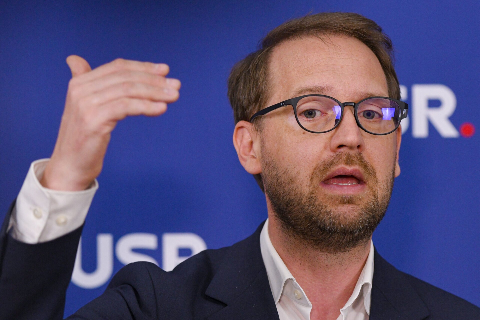 Tensiuni în coaliție: PSD cere control la Externe, USR cere calm Discuții aprinse în coaliția de guvernare pe tema activității Ministerului Afacerilor Externe (MAE), condus de Oana Țoiu