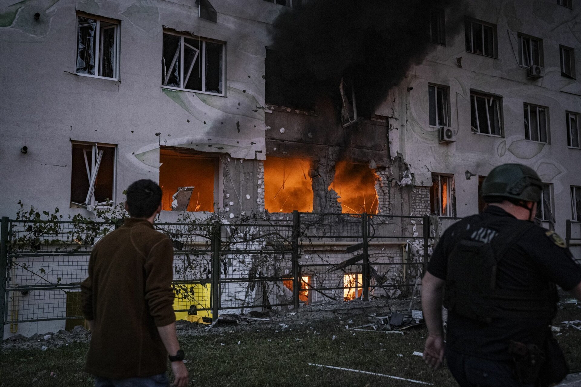 Zi de doliu în Harkov după atacul cu rachete asupra unei clădiri rezidențiale Orașul Harkov va ține o zi de doliu luni, 9 martie, în memoria victimelor atacului cu rachete asupra unei clădiri rezidențiale