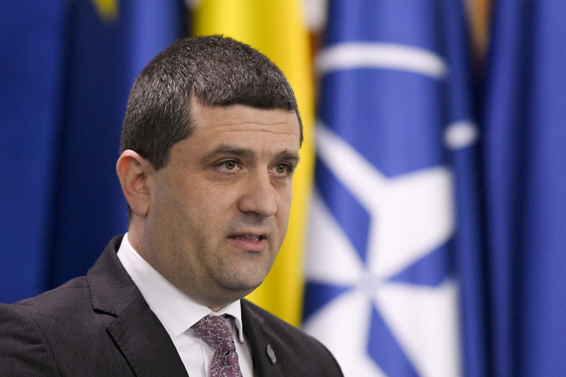 MApN a discutat cu producătorii de transportoare blindate Piranha V despre derularea contractului Ministrul Apărării, Radu Miruță, a condus o întâlnire cu reprezentanții industriei naționale de apărare pentru a evalua stadiul contractului de achiziție a transportoarelor blindate pentru trupe 8×8 Piranha V și derivate, fabricate în România