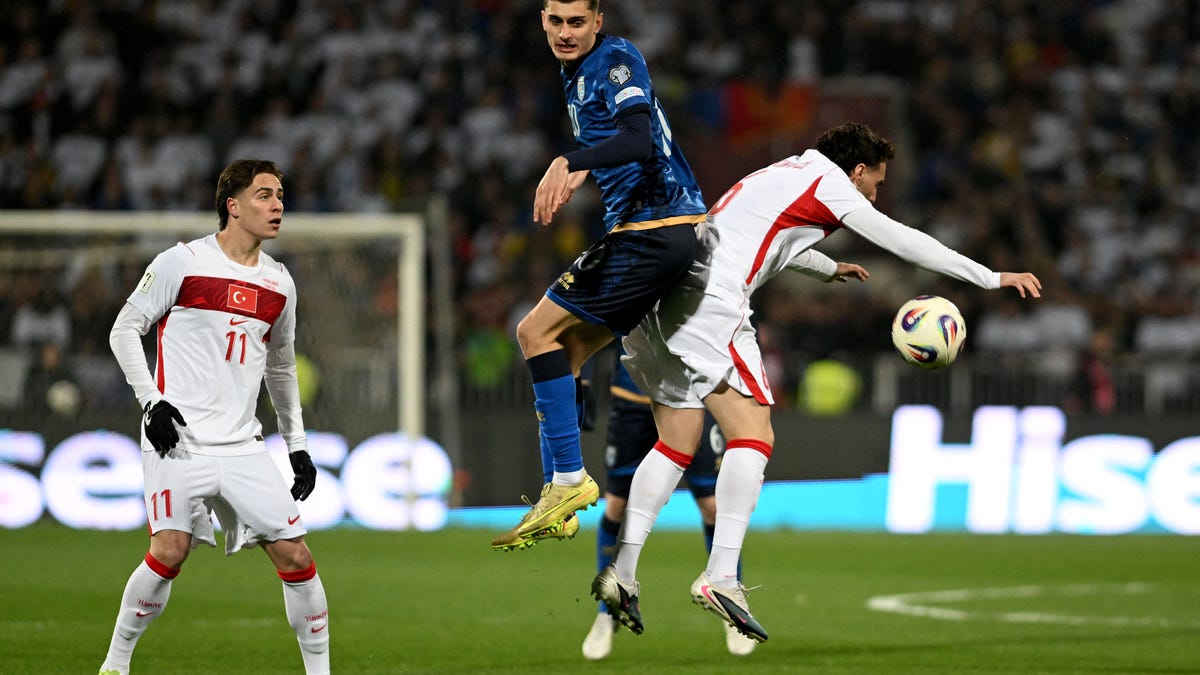 Kosovo și Turcia se luptă pentru un loc la Cupa Mondială 2026 Stadiumi Fadil Vokrri din Kosovo va găzdui marți o confruntare crucială, cu un loc la Cupa Mondială FIFA 2026 pe muchie de cuțit