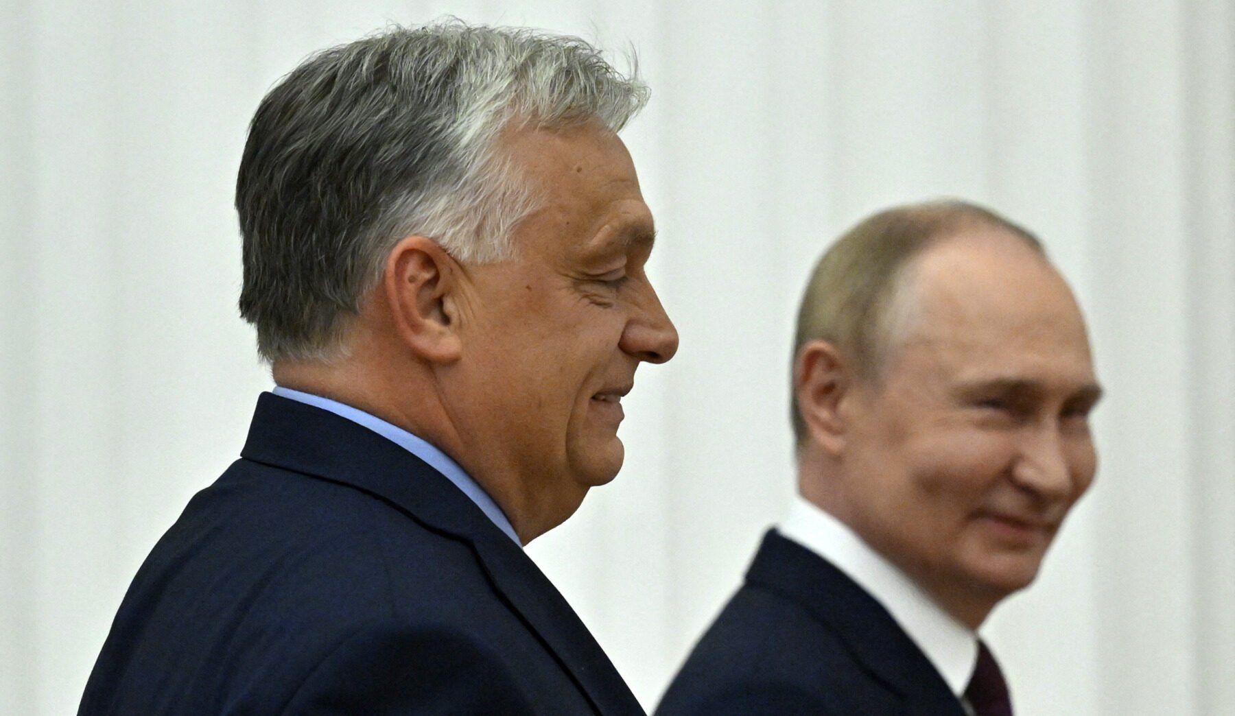 Putin, acuzat că a orchestrat intervenția Rusiei în alegerile din Ungaria O investigație jurnalistică sugerează că președintele rus Vladimir Putin a ordonat implicarea serviciilor de informații și a unor strategi politici în alegerile parlamentare din Ungaria din aprilie, cu scopul de a asigura victoria actualului prim-ministru Viktor Orbán