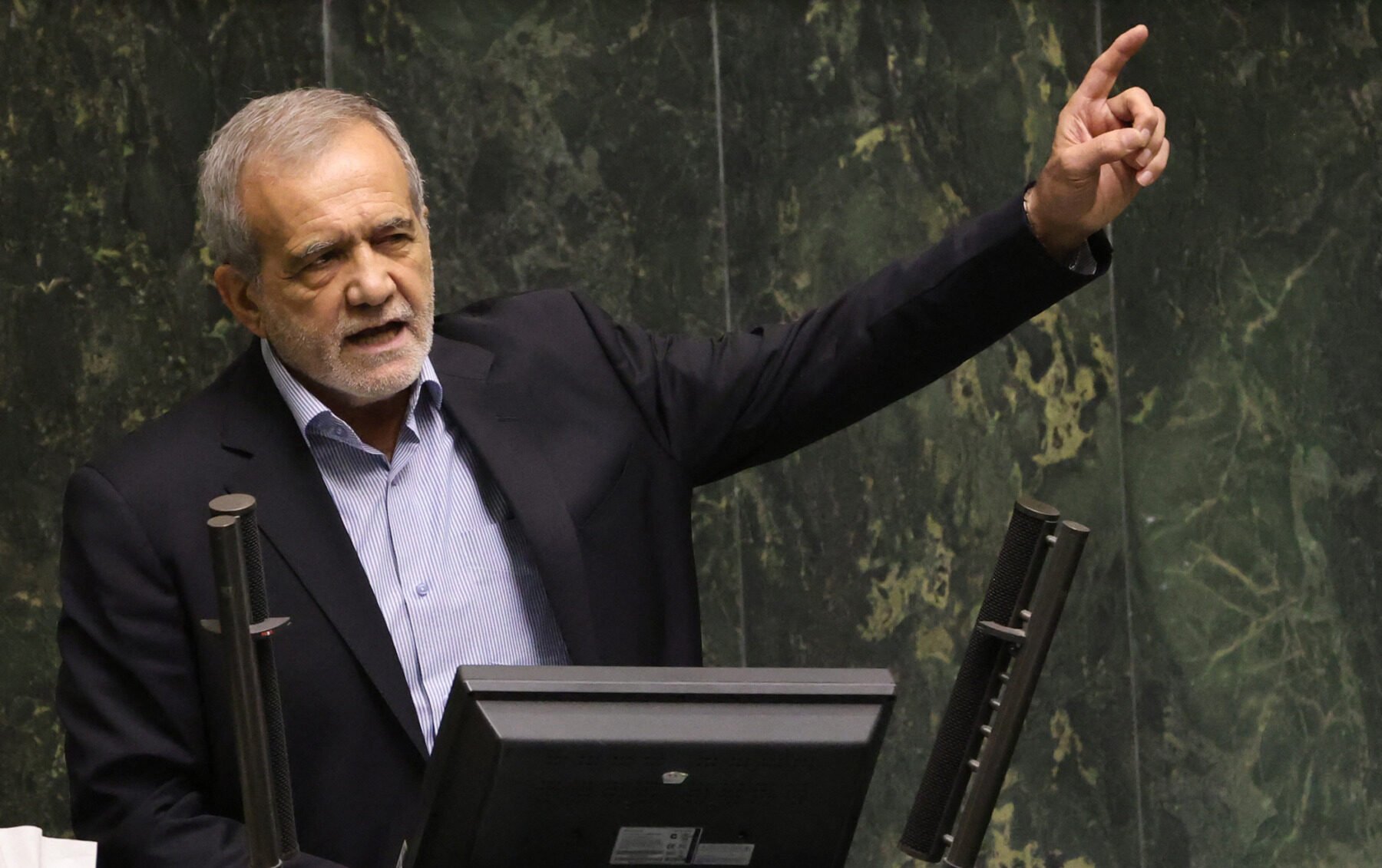 Iranul respinge cererea SUA de capitulare necondiționată Președintele Iranului, Masoud Pezeshkian, a respins ferm cererea Statelor Unite ale Americii de capitulare necondiționată