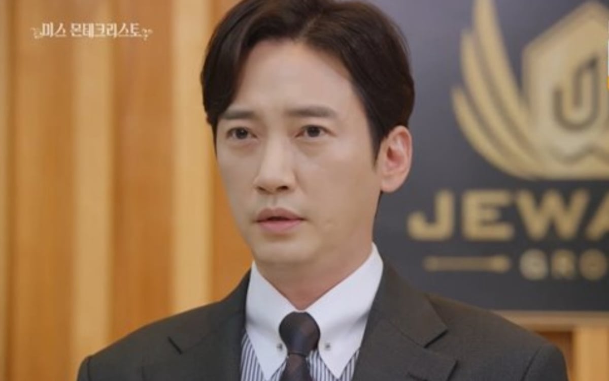 Actorul Lee Sang Bo a fost găsit decedat la vârsta de 45 de ani Actorul sud-coreean Lee Sang Bo, cunoscut pentru rolurile sale în seriale precum „Miss Monte-Cristo” și „The Elegant Empire”, a fost găsit decedat pe 26 martie, la vârsta de 45 de ani, conform rapoartelor din presa internațională