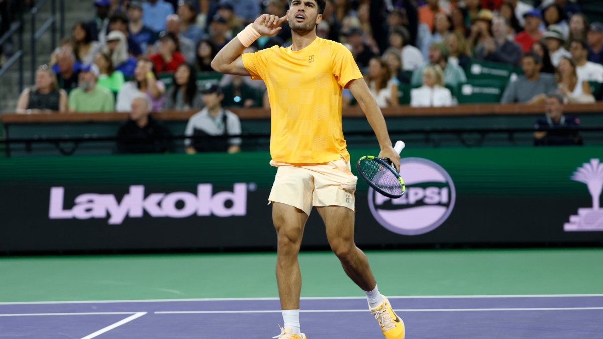 Alcaraz, pe val: Numărul 1 mondial, egalând performanța lui Agassi Carlos Alcaraz, actualul lider mondial în tenis, continuă să domine circuitul