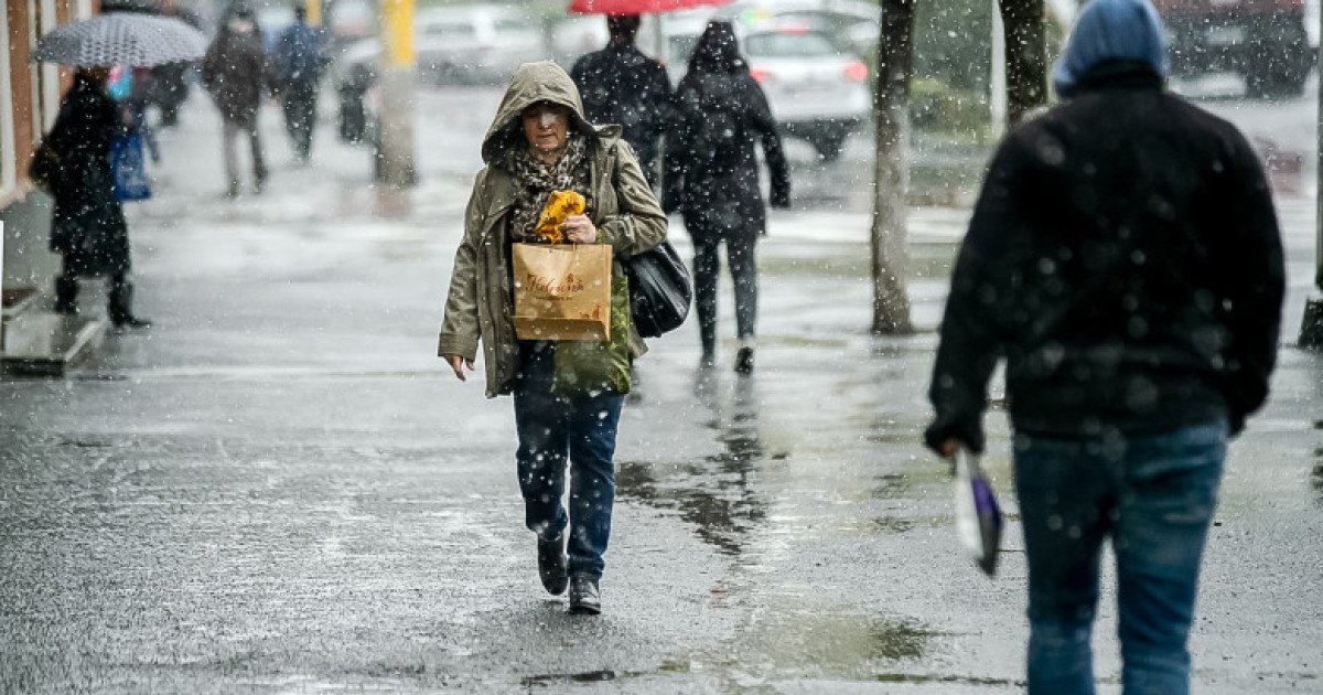 ANM avertizează: Vremea se schimbă radical – ploi, vânt puternic și ninsori la munte Administrația Națională de Meteorologie (ANM) a emis o informare meteorologică de intensificări ale vântului, ploi și ninsori, valabilă începând de joi, 26 martie, de la ora 12:00, până luni, 30 martie, la ora 10:00