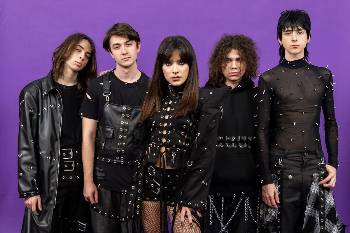 „Choke Me” va reprezenta România la Eurovision 2026: Alexandra Căpitănescu cucerește „Selecția Națională” Bucurie mare pentru fanii Eurovision! România revine în competiția europeană cu Alexandra Căpitănescu și piesa „Choke Me”, care a triumfat în cadrul „Selecției Naționale” 2026