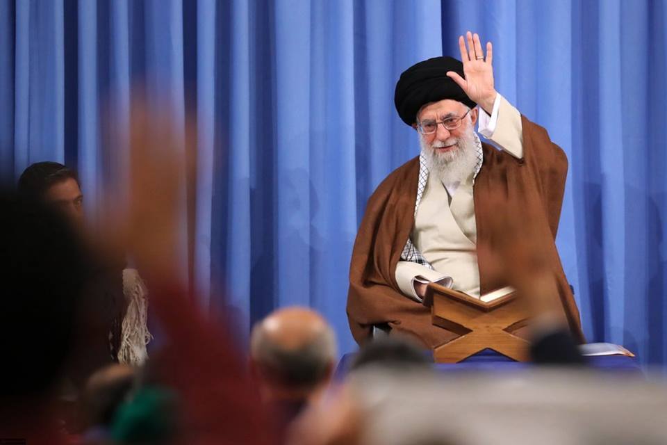 Trump susține că atacurile asupra liderului suprem iranian au eliminat candidații SUA pentru o tranziție de putere Președintele american Donald Trump a declarat duminică faptul că atacurile care au vizat liderul suprem al Iranului, Ali Khamenei, au dus, de asemenea, la moartea unor persoane pe care Washingtonul le considera potențiali succesori