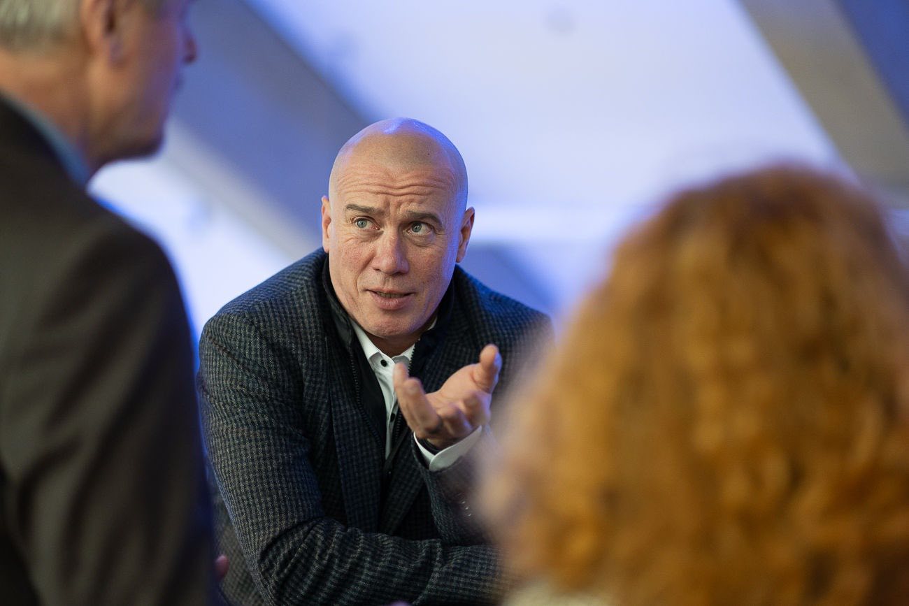 Moțiune împotriva ministrului Culturii: Dezbatere și vot în Senat Senatorii din opoziție au inițiat o moțiune simplă împotriva ministrului Culturii, Andras Istvan Demeter