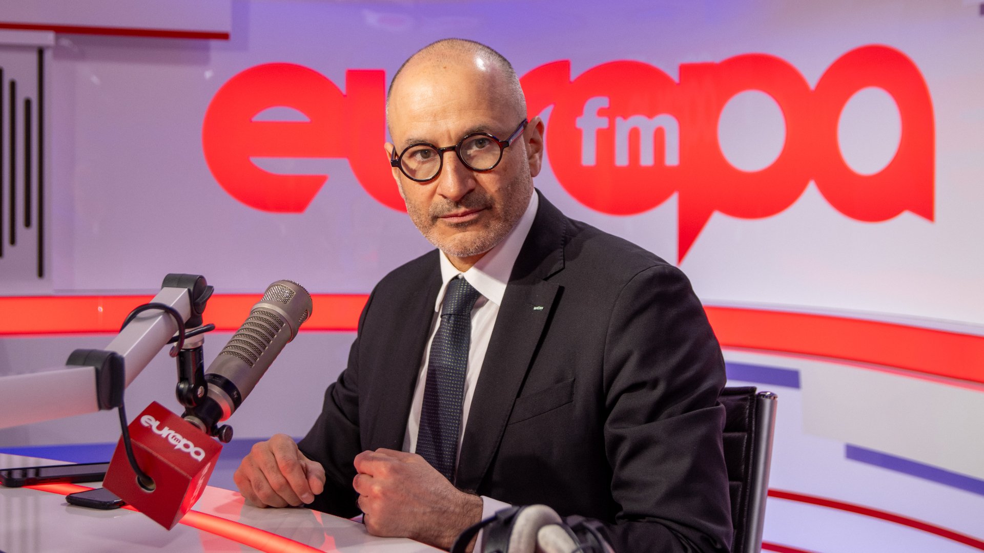 Peste 2.000 de români s-au întors din Orientul Mijlociu după declanșarea conflictului Aproximativ 2.000 de cetățeni români aflați în țări din Orientul Mijlociu s-au întors în România până luni, 9 martie, potrivit informațiilor furnizate de Ministerul Afacerilor Externe (MAE)