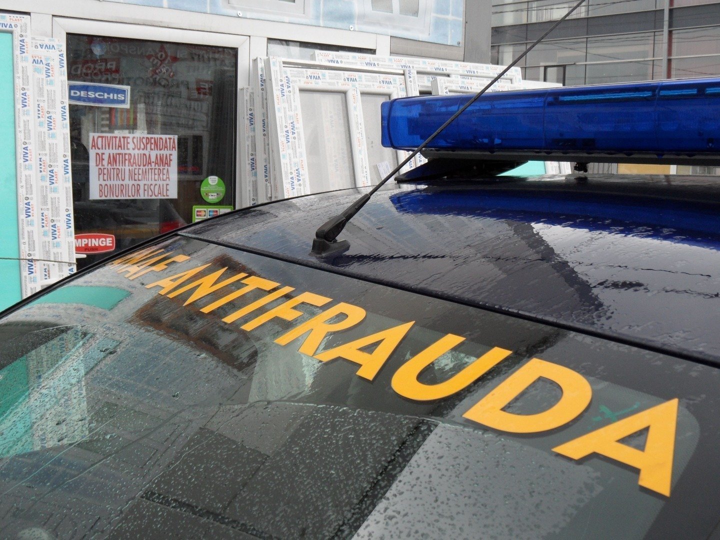 ANAF: Un grup de firme a fraudat statul cu peste 18 milioane de lei Inspectorii Direcției Generale Antifraudă Fiscală au scos la iveală un grup de firme implicate într-o schemă complexă de evaziune fiscală și rambursări ilegale de TVA, prejudiciul estimat ridicându-se la peste 18 milioane de lei