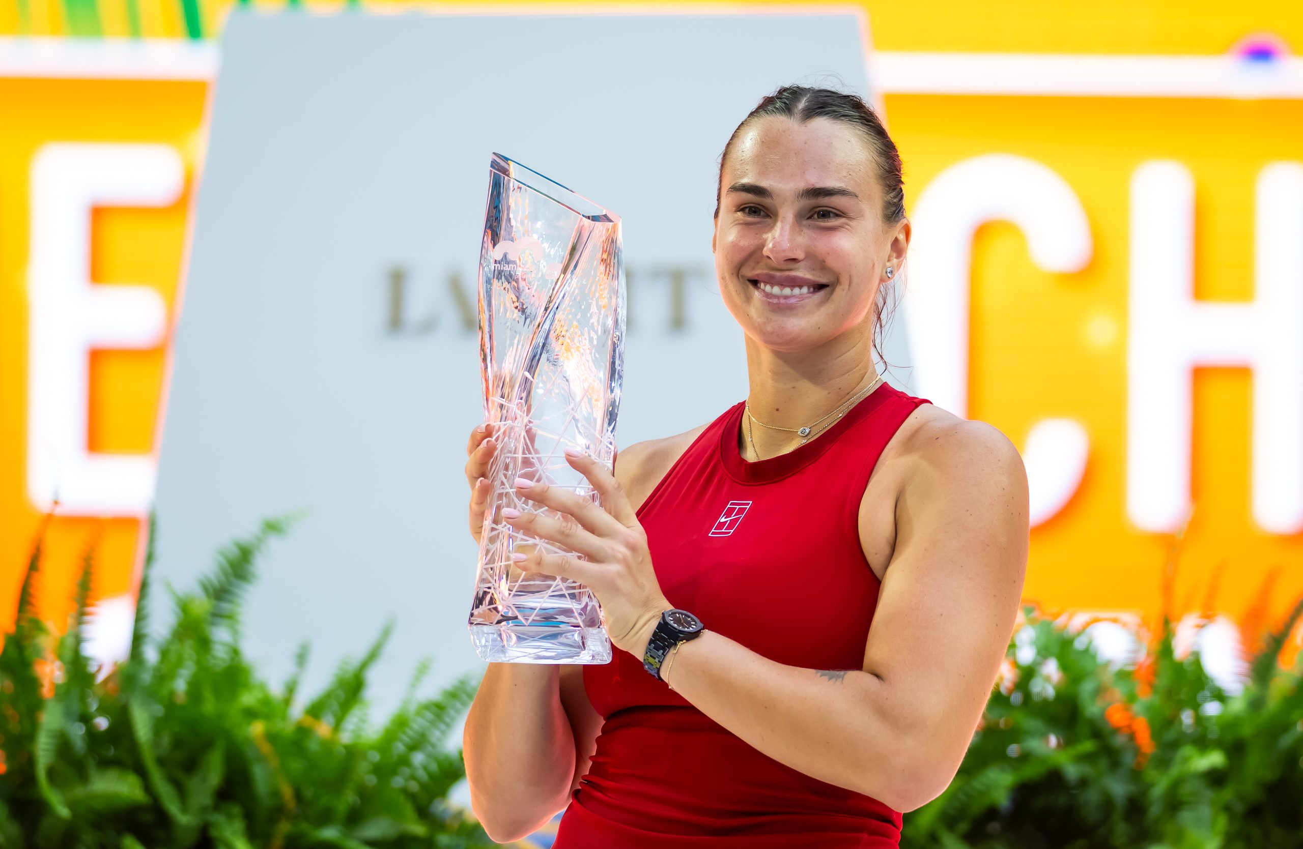 Tenisul feminin de elită se mută la Miami: Iga Swiatek și Aryna Sabalenka, în fruntea competiției După încheierea turneului BNP Paribas Open la Indian Wells, circuitul WTA își continuă parcursul cu Miami Open, un eveniment de categoria WTA 1000