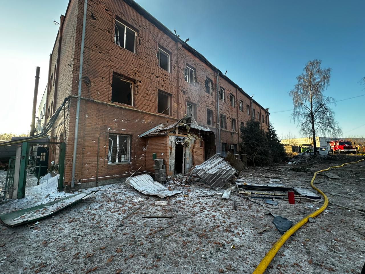 Atacuri masive ale Rusiei asupra Kievului: Cel puțin patru morți și infrastructură energetică vizată Noaptea trecută, capitala Ucrainei, Kiev, a fost ținta unui atac aerian puternic din partea Rusiei, soldat cu cel puțin patru morți, zeci de răniți și pagube materiale semnificative