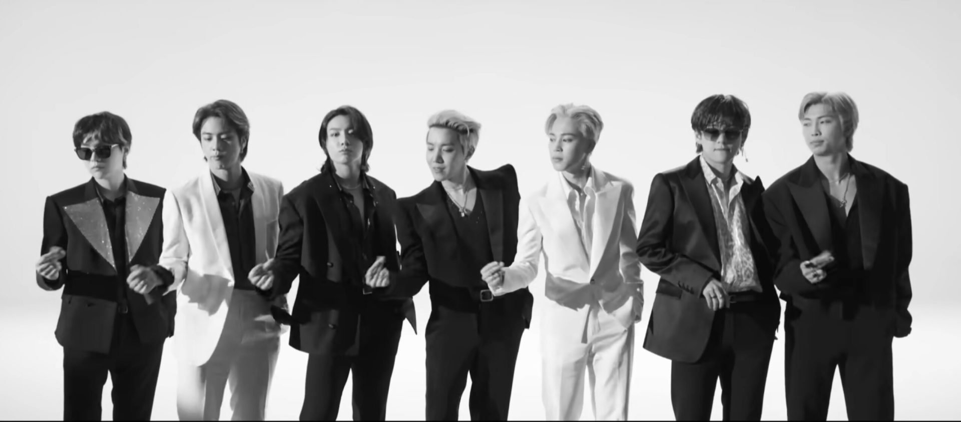 BTS, revenire grandioasă pe scenă: Aproape 20 de milioane de fani au urmărit concertul de la Seul Superstarurile K-pop BTS au revenit pe scenă cu un spectacol memorabil la Seul, concert urmărit de aproximativ 18,4 milioane de oameni din întreaga lume