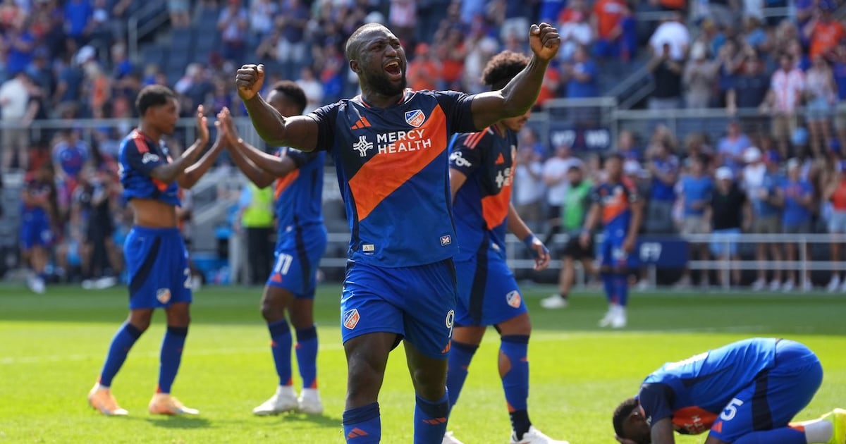 FC Cincinnati învinge dramatic CF Montreal într-un meci spectaculos CINCINNATI – FC Cincinnati a reușit o victorie dramatică, scor 4-3, în fața celor de la CF Montreal, într-un meci plin de răsturnări de situație duminică