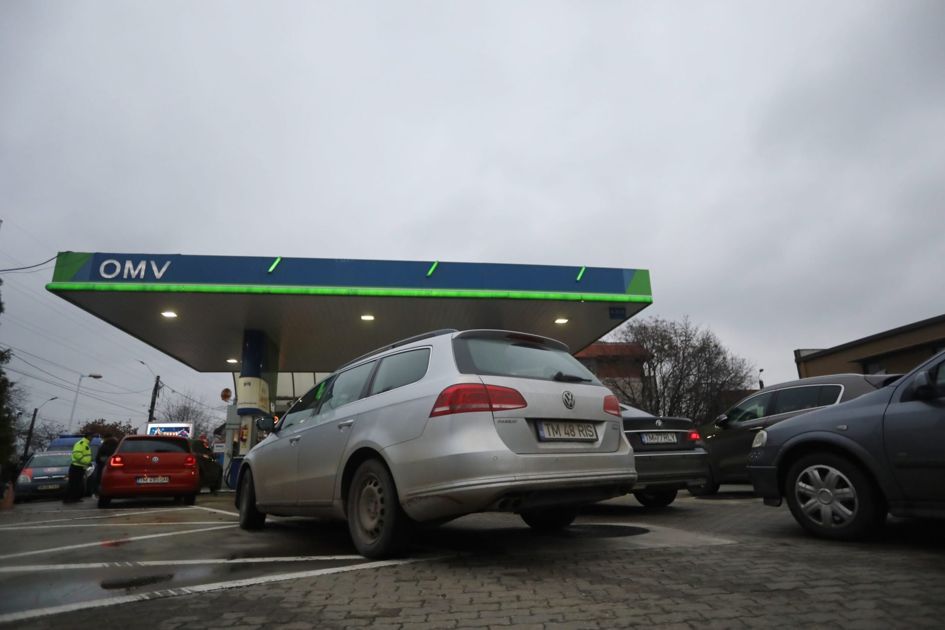 Benzina și motorina se scumpesc? Ce se întâmplă cu prețurile la pompă, după decizia guvernului?