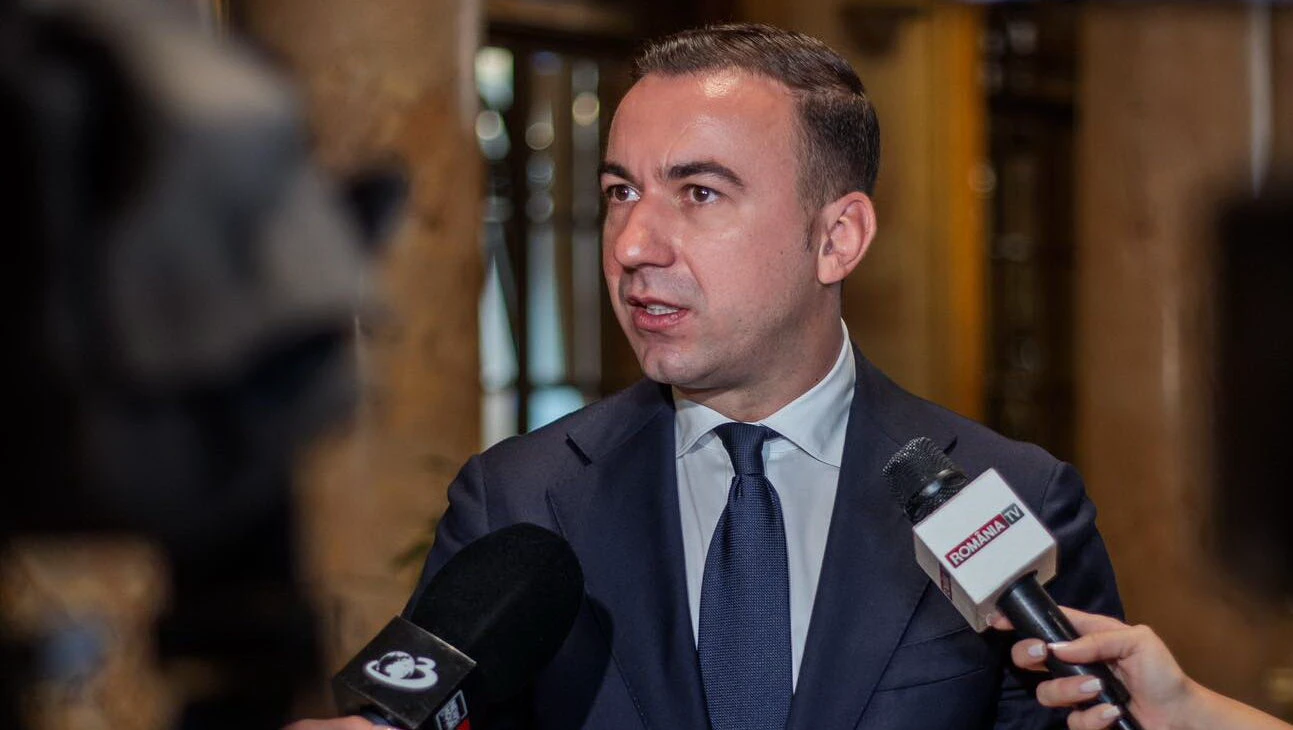 România, cu una dintre cele mai mici creșteri ale prețului la combustibili din ue Ministrul Energiei, Bogdan Ivan, a declarat că România a înregistrat una dintre cele mai mici creșteri ale prețurilor la combustibili din Uniunea Europeană, în pofida tensiunilor internaționale și a fluctuațiilor de pe piața petrolului