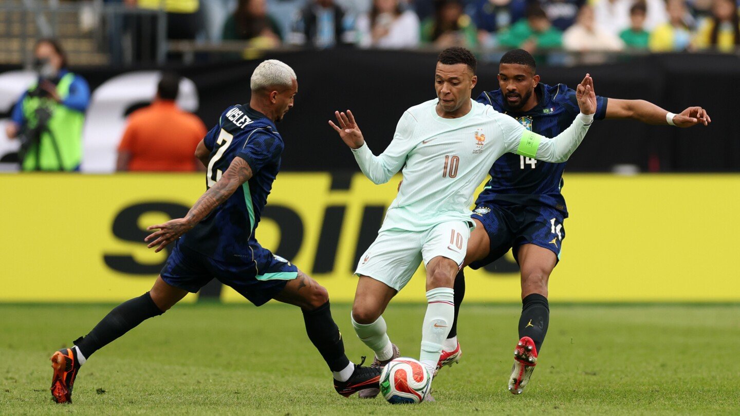 Franța învinge Brazilia într-un meci amical electrizant în SUA Foxborough, Massachusetts – Franța a învins Brazilia cu scorul de 1-0 într-un meci amical de gală disputat joi, pe stadionul Gillette din Foxborough, Massachusetts