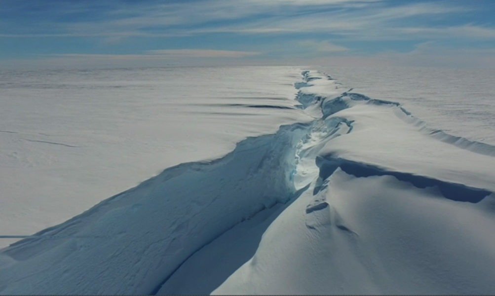 Banchiza Antarctică Arată Semne de Stabilizare, Dar Rămâne Sub Media Istorică Banchiza Antarctică a atins un minim anual care se apropie de media înregistrată în ultimii 50 de ani, sugerând o posibilă stabilizare după ani de declin, conform datelor preliminare publicate de Centrul Naţional de Date despre Zăpadă şi Gheaţă (NSIDC) din Statele Unite