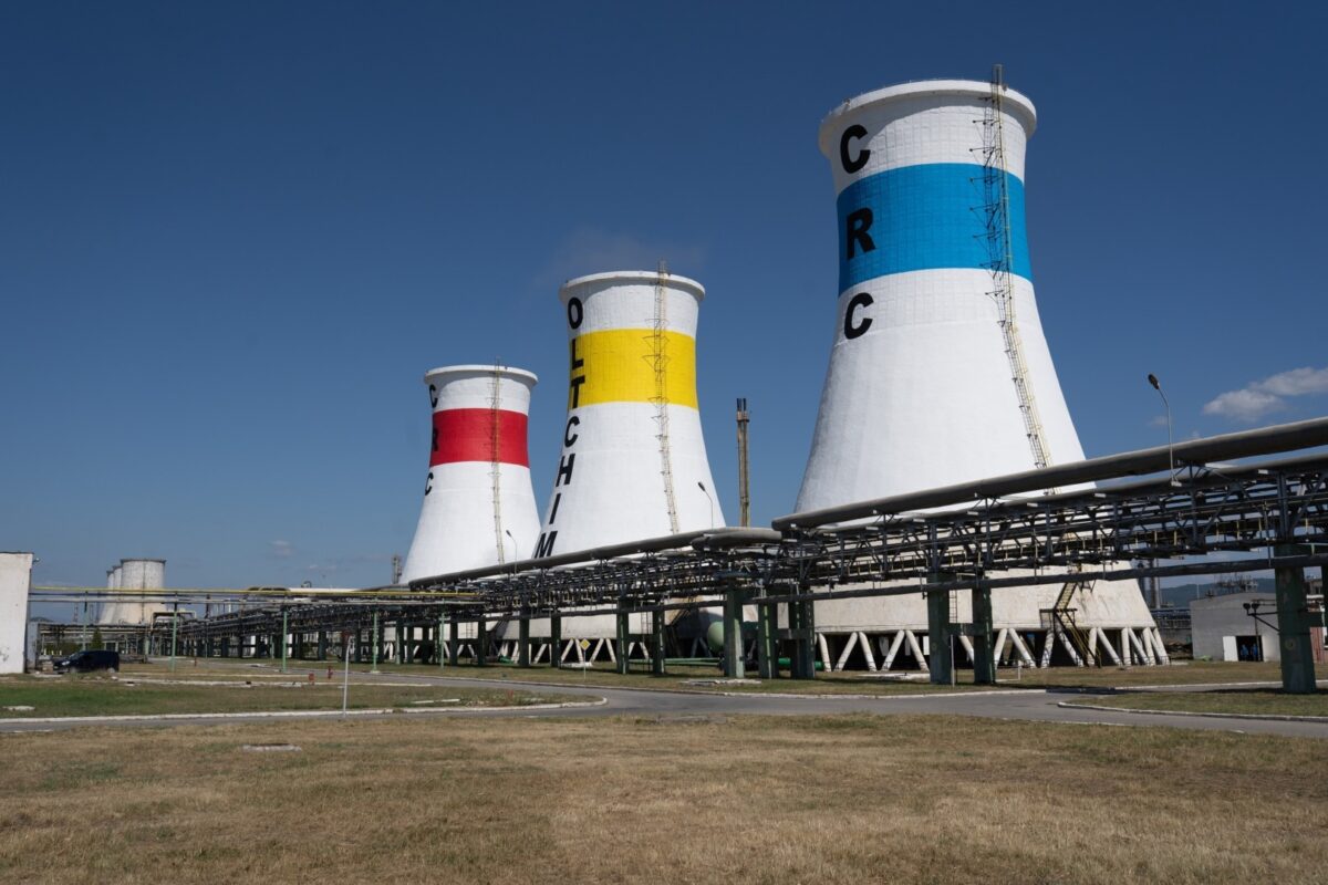 Chimcomplex Borzești Reduce Activitatea: Mii de Locuri de Muncă în Pericol Chimcomplex Borzești, cel mai mare producător din industria chimică din România, a anunțat măsuri drastice de reducere a activității, invocând prețurile mari la energie