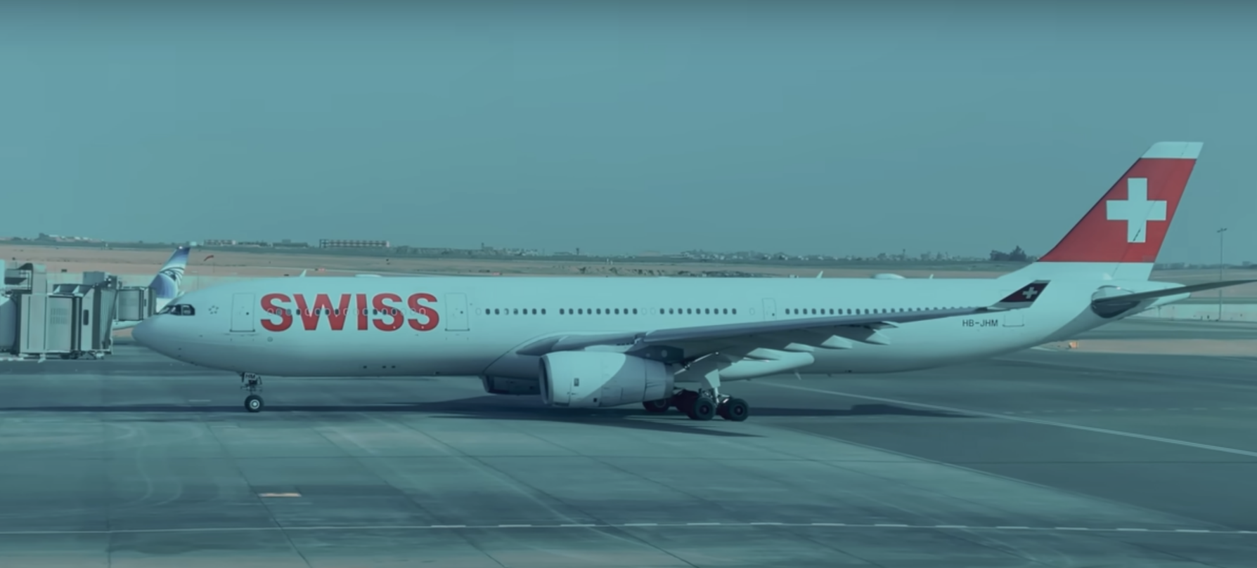 Swiss Airlines oferă plecări voluntare echipajului de cabină, pe fondul reducerii zborurilor Compania aeriană Swiss International Air Lines, parte a grupului Lufthansa, le oferă membrilor echipajului de cabină o sumă considerabilă pentru a demisiona voluntar sau pentru a intra într-o perioadă de concediu temporar