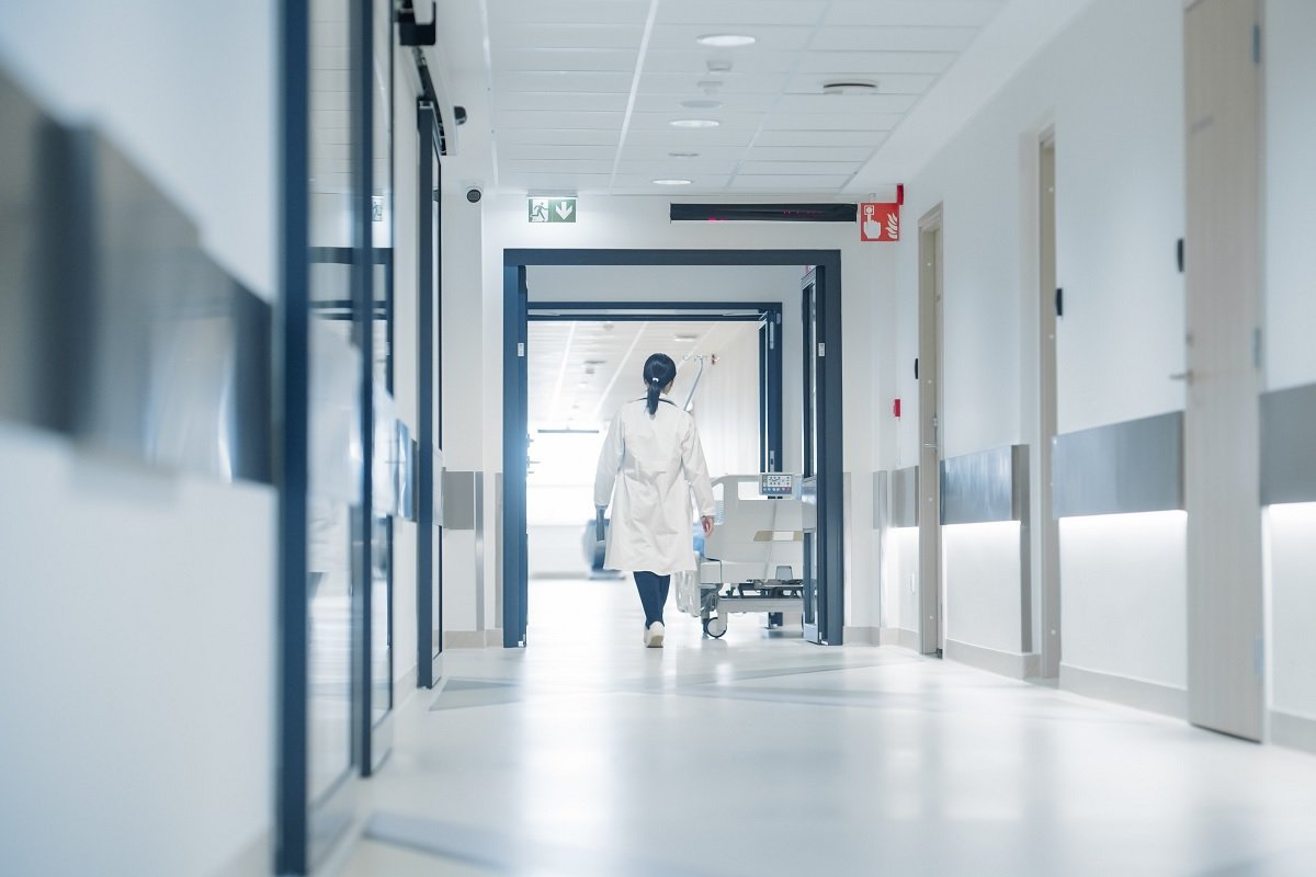 Ce salarii vor avea asistenții medicali în spitalele județene, în 2026?