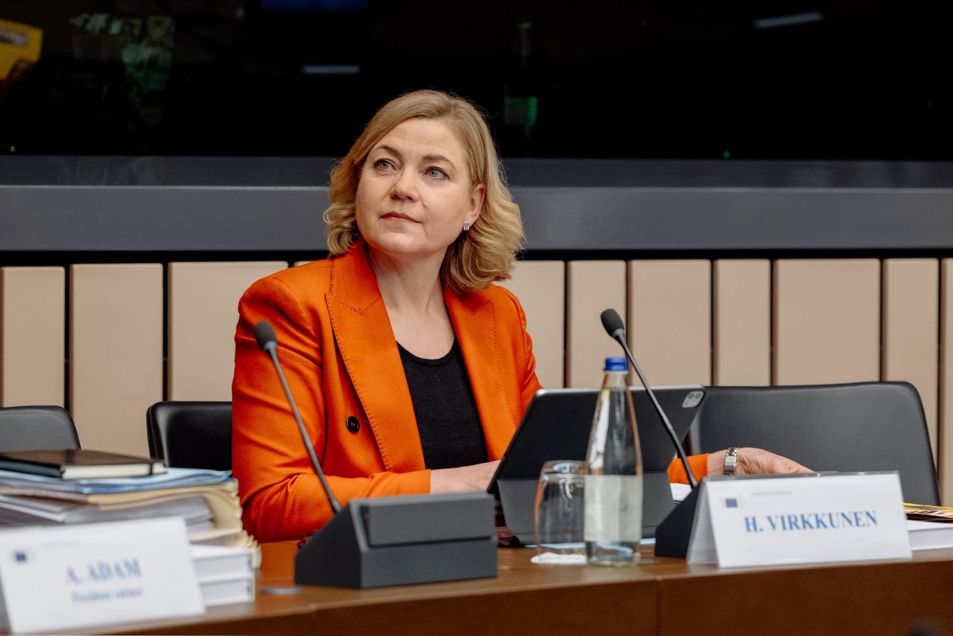 UE vrea să reducă dependența de tehnologia străină: Huawei și ZTE, în vizor Uniunea Europeană ia în calcul măsuri pentru a reduce dependența de tehnologiile companiilor străine, considerând că aceasta poate reprezenta un risc major