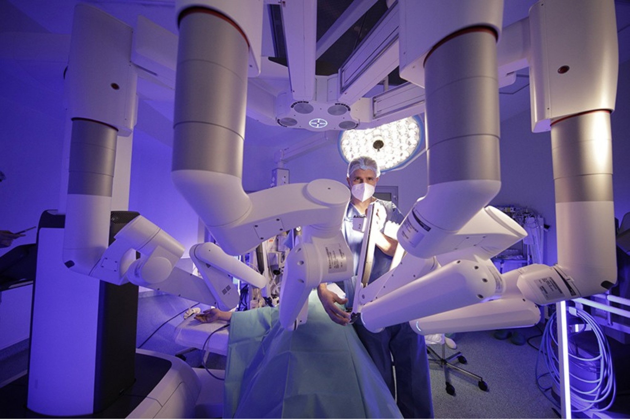 Depistare precoce a cancerului de prostată: Un pacient a beneficiat de intervenție chirurgicală robotică Un bărbat în vârstă de 60 de ani, identificat ca Cristian, a fost diagnosticat cu cancer de prostată în urma unor analize medicale de rutină și a unei investigații amănunțite