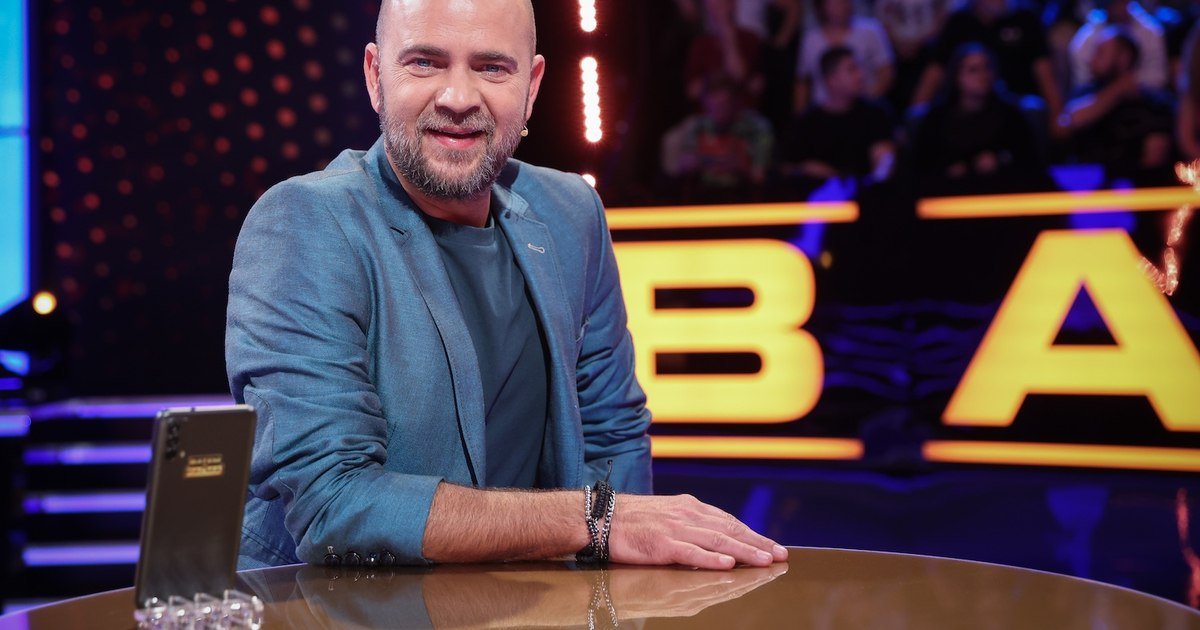 Cosmin Seleși, prezentatorul „Batem Palma”, internat de urgență: Filmările suspendate Cosmin Seleși, cunoscutul prezentator al emisiunii „Batem Palma” de la Pro TV, a fost internat de urgență în spital din cauza unor probleme de sănătate