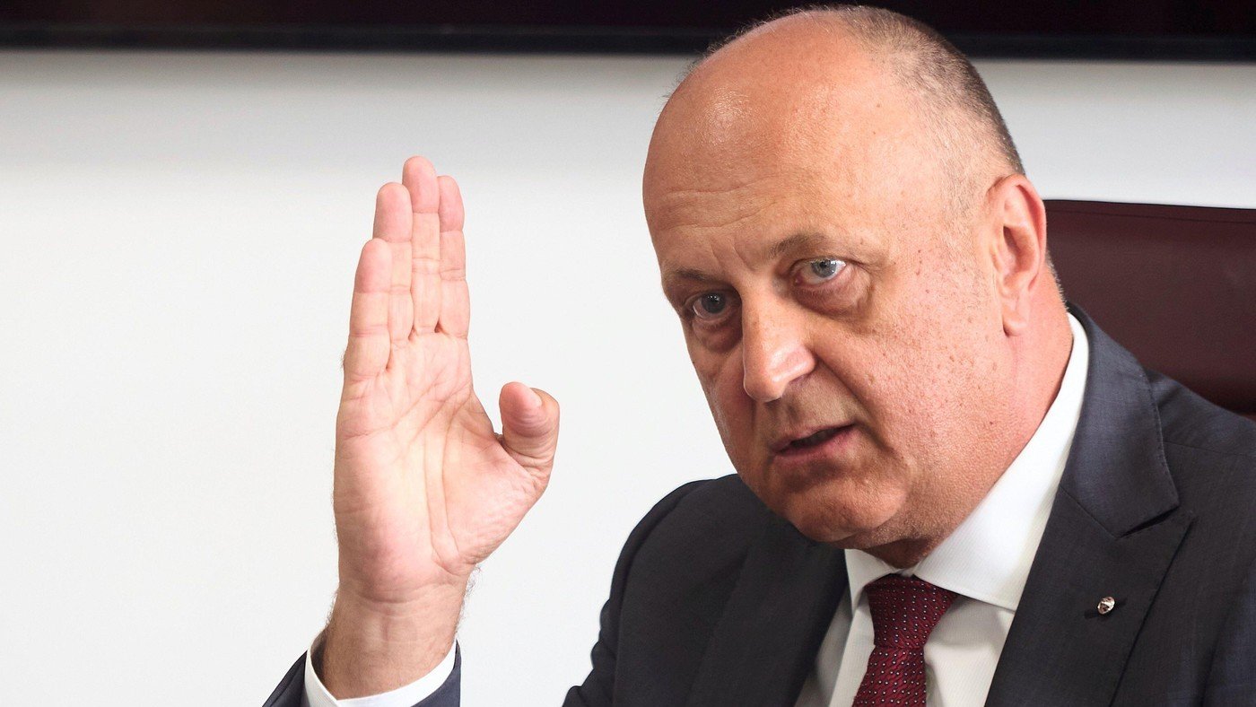 Daniel Sandu părăsește Rapid, o lovitură pentru echipa lui Șucu Plecarea lui Daniel Sandu de la Rapid București reprezintă o pierdere importantă pentru club, chiar înainte de startul play-off-ului Superligii