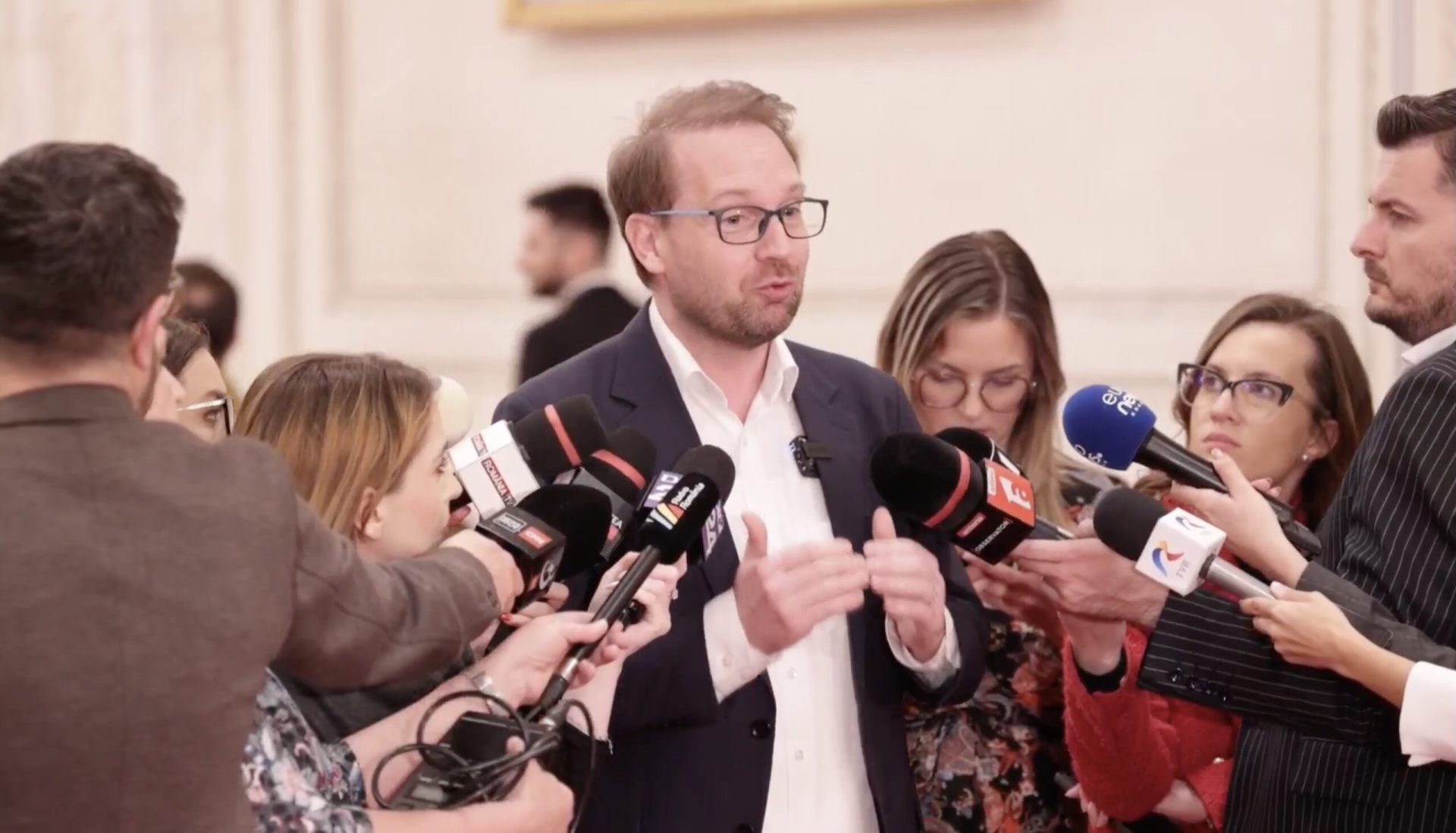 USR nu mai susține PSD dacă votează moțiune cu aur