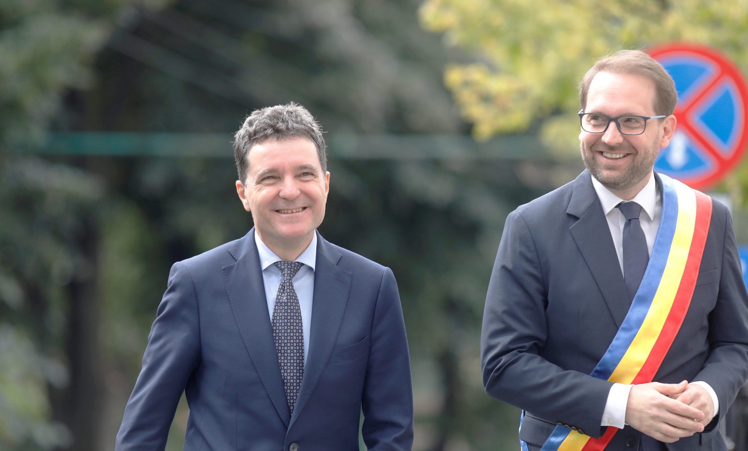 Fritz, despre întâlnirile secrete cu Nicușor Dan: „discutăm toate temele zilei” Liderul USR, Dominic Fritz, a dezvăluit, într-o intervenție televizată, că se întâlnește săptămânal cu președintele Klaus Iohannis la Palatul Cotroceni