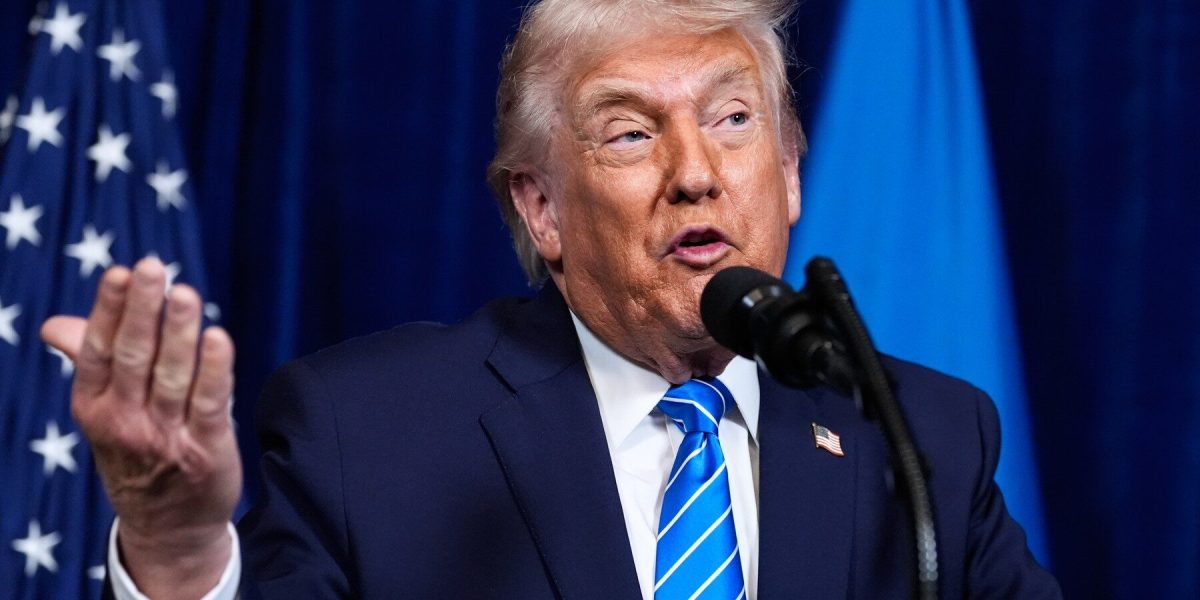 Donald-Trump-la-Mar-a-Lago-discutii-cu-Volodimir-Zelenski-e1766962119207.jpg - NewsFactor