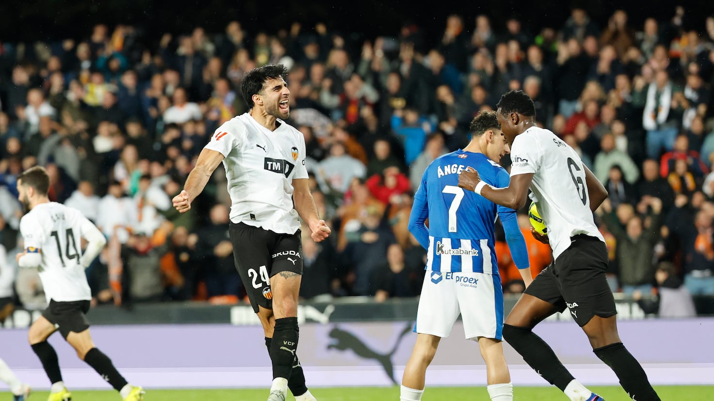 Valencia se impune cu emoții în fața lui Alaves, după un meci tensionat Valencia a obținut o victorie dramatică în fața lui Alaves, scor 2-1, într-un meci plin de răsturnări de situație și emoții, decis în ultimele minute de joc