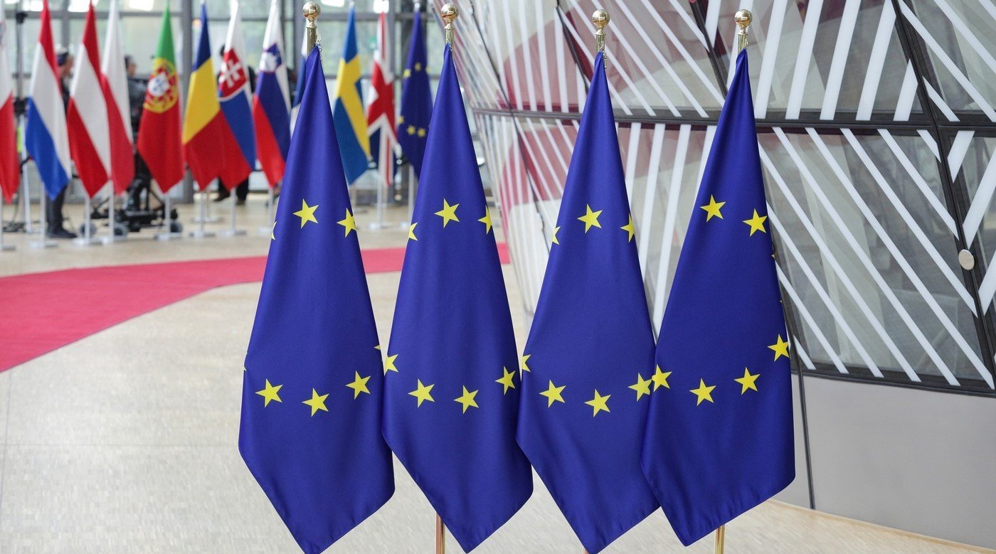 Dragomir acuză UE că împiedică România să concureze cu Franța și Germania Dumitru Dragomir, fost președinte al Ligii Profesioniste de Fotbal, a lansat un atac dur la adresa Uniunii Europene, acuzând instituția de la Bruxelles că obstrucționează România în dezvoltarea economică