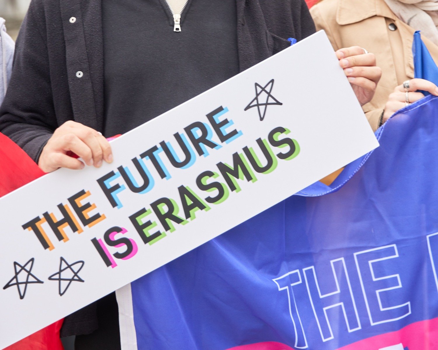 Curtea Europeană de Conturi ridică semne de întrebare cu privire la programele Erasmus+ și AgoraEU București – Curtea de Conturi Europeană a emis joi două avize critice referitoare la Erasmus+, programul pentru educație și formare, și AgoraEU, inițiativa pentru cultură, democrație și mass-media
