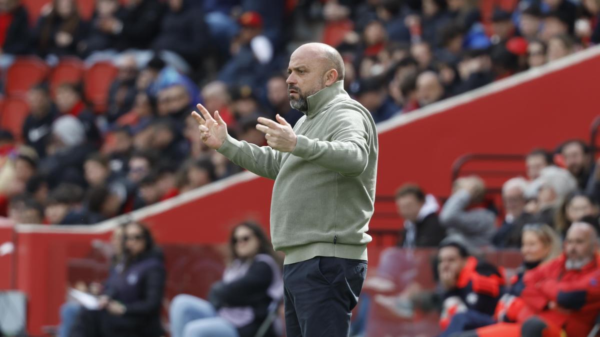 Espanyol caută revanșa în fața lui Getafe după o serie neagră; antrenorul critică programul partidelor Barcelona, Spania – Echipa de fotbal Espanyol se confruntă astăzi, pe teren propriu, cu Getafe, într-un meci crucial cu miză dublă: întreruperea unei serii de 11 partide fără victorie și consolidarea poziției în clasament