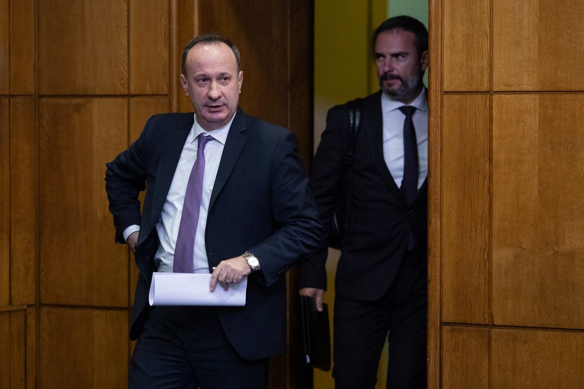 USR cere sancțiuni pentru deputatul PSD Adrian Câciu, acuzat de limbaj xenofob și agresivitate Grupul parlamentar al USR a sesizat oficial conducerea Camerei Deputaților, vineri, în urma unor incidente în care este implicat deputatul PSD Adrian Câciu