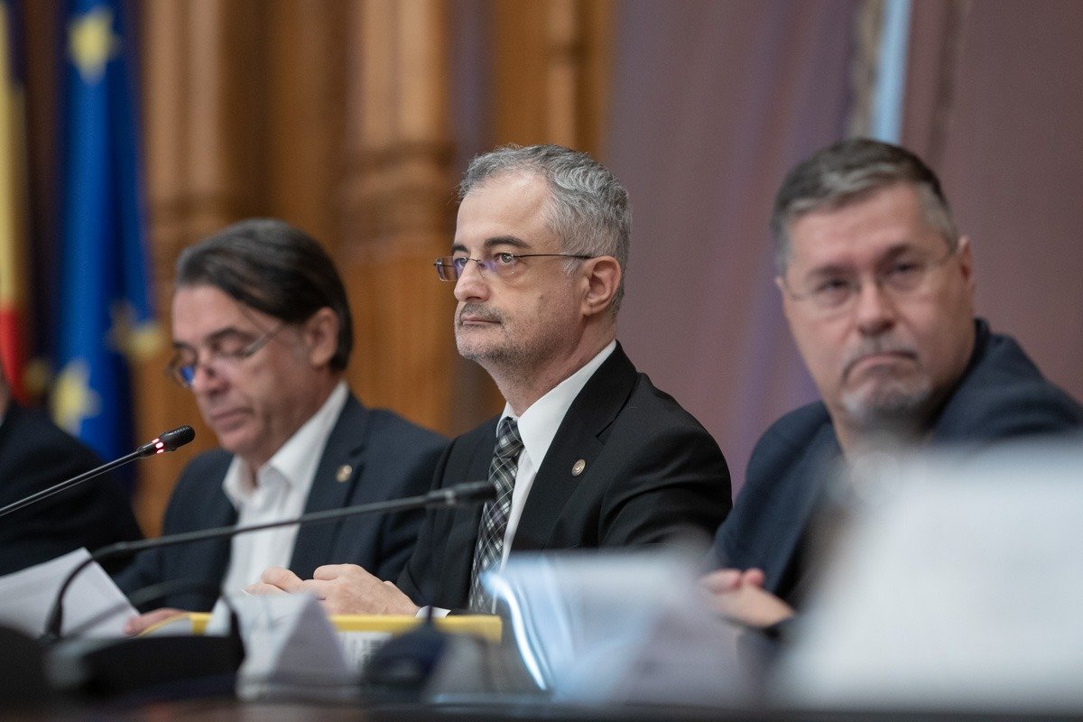 Andronache cere partidelor din coaliție să renunțe la amendamentele bugetare Liderul deputaților PNL, Gabriel Andronache, a lansat un apel către partidele din coaliția de guvernare, solicitând ca acestea să nu propună amendamente la proiectul de buget