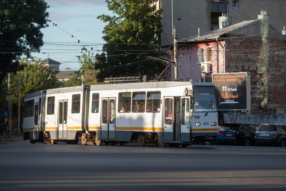 Reabilitarea oprește tramvaiul 55 și schimbă troleibuzul 97 București, apare 655