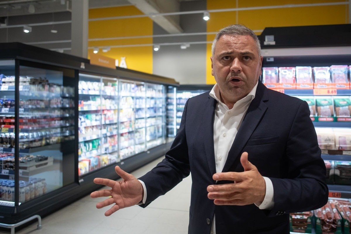 Ministrul Agriculturii cere investigații privind prețurile la alimente și rolul firmelor offshore Ministrul Agriculturii, Florin Barbu, a solicitat Consiliului Concurenței să investigheze mecanismele care duc la creșterea prețurilor la alimente și la dificultățile cu care se confruntă fermierii români