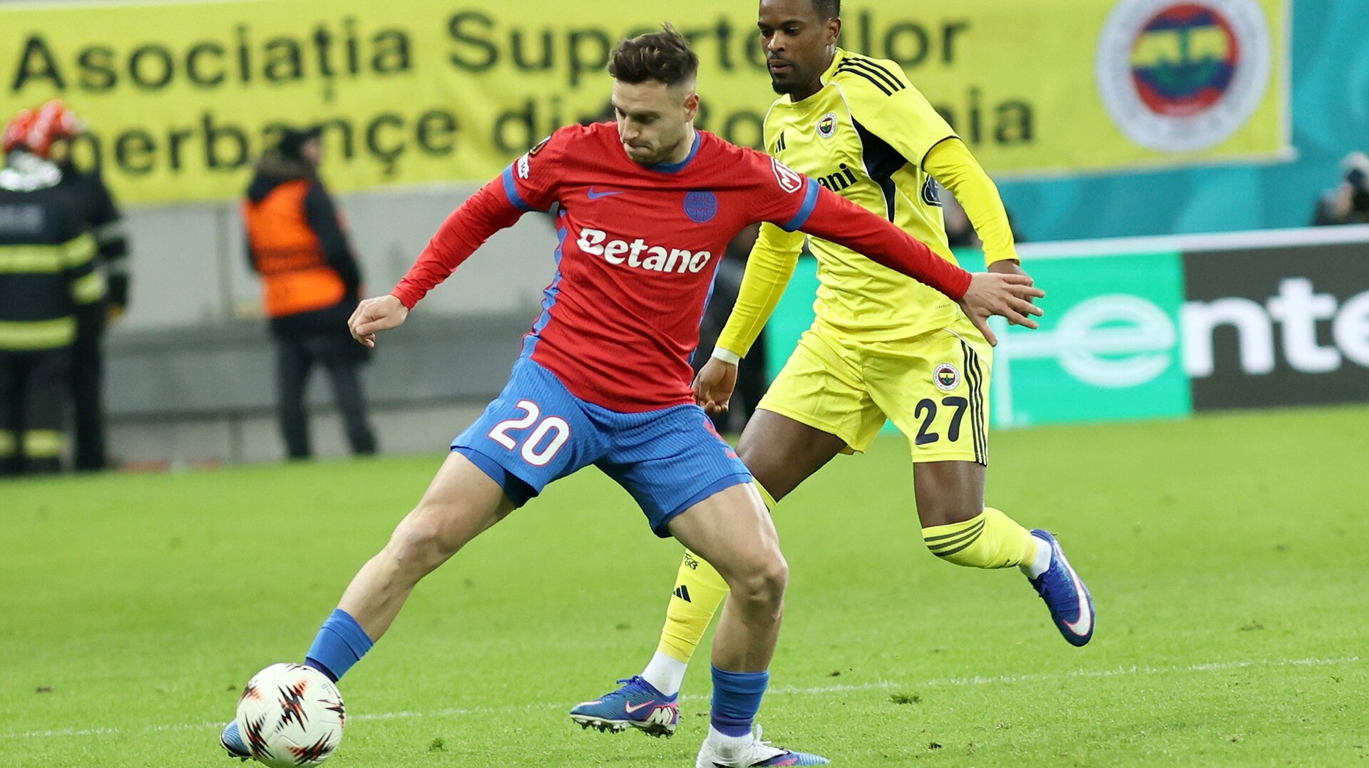FCSB ignoră ziua de naștere a lui Dennis Politic: un semnal de alarmă? Dennis Politic, fotbalist împrumutat în prezent la FC Hermannstadt, a împlinit 26 de ani