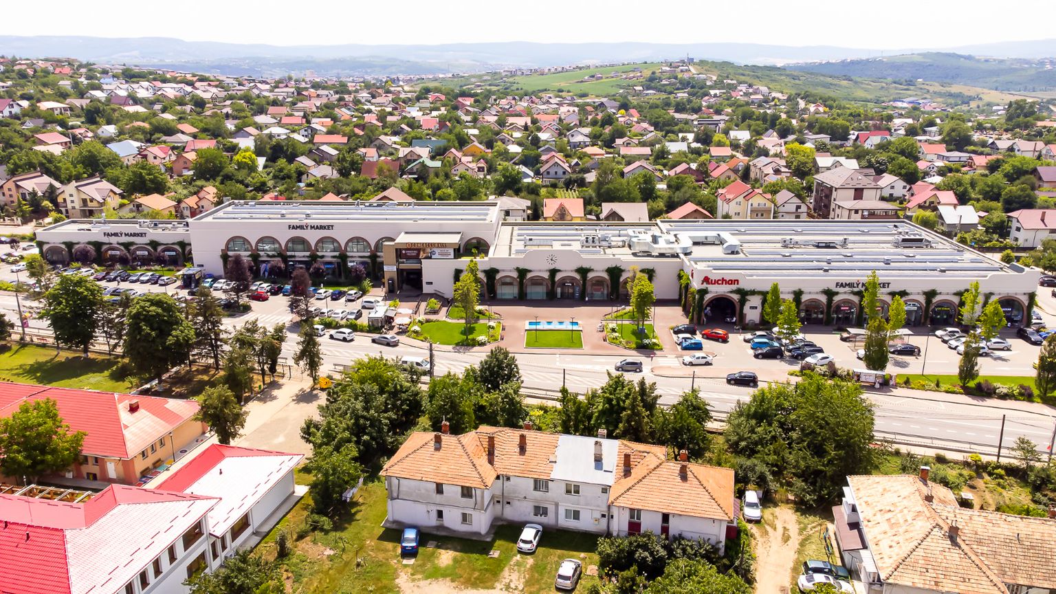 KFC și un nou centru comercial ajung în apropierea Iașiului: investiție de 28 de milioane de euro Un nou proiect de retail, Family Market Tomești, se află în construcție lângă Iași, cu o investiție de 28 de milioane de euro