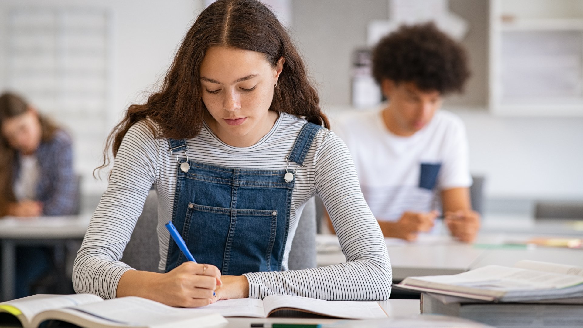 Ministrul Educației confirmă: Simulările pentru examenele naționale vor avea loc, în ciuda amenințărilor cu boicot Simulările pentru examenele naționale nu vor fi anulate, a confirmat ministrul Educației, Mihai Dimian, în contextul în care sindicatele din învățământ au anunțat că vor boicota aceste testări