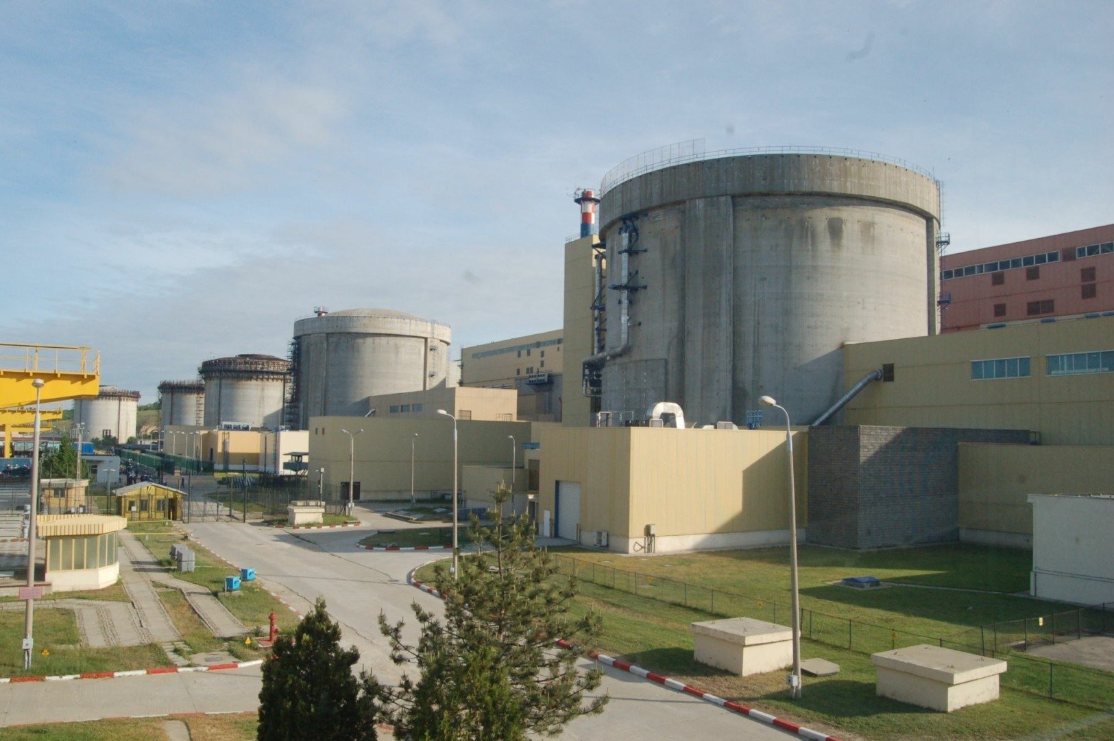 Nuclearelectrica investește în mentenanța echipamentelor de la Cernavodă Nuclearelectrica a lansat o licitație pentru servicii de reparație și întreținere a aparatelor de măsurare de la Centrala Nucleară Electrică (CNE) Cernavodă, investiția totală fiind estimată la 1,36 milioane lei, fără TVA